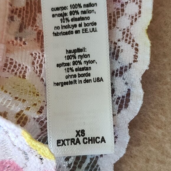 Hanky Panky Triangle Printed Lace Bralette XS Pink Multicolor Love Hearts NWT - Picture 10 of 10